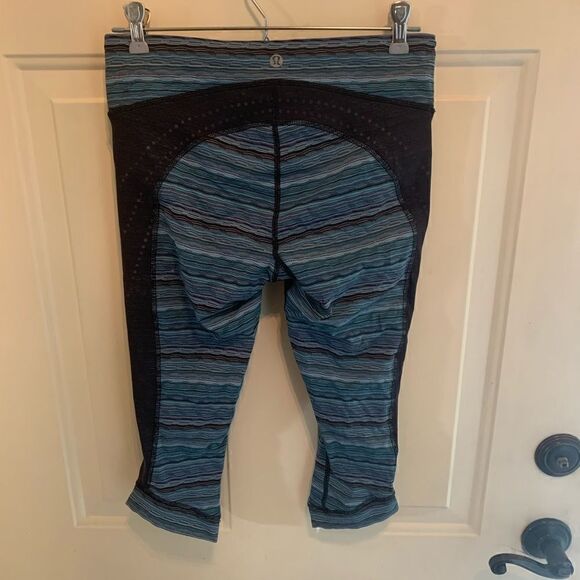 Lululemon Stop at Nothing Crop Blue Print Leggings size 6 - Picture 3 of 5